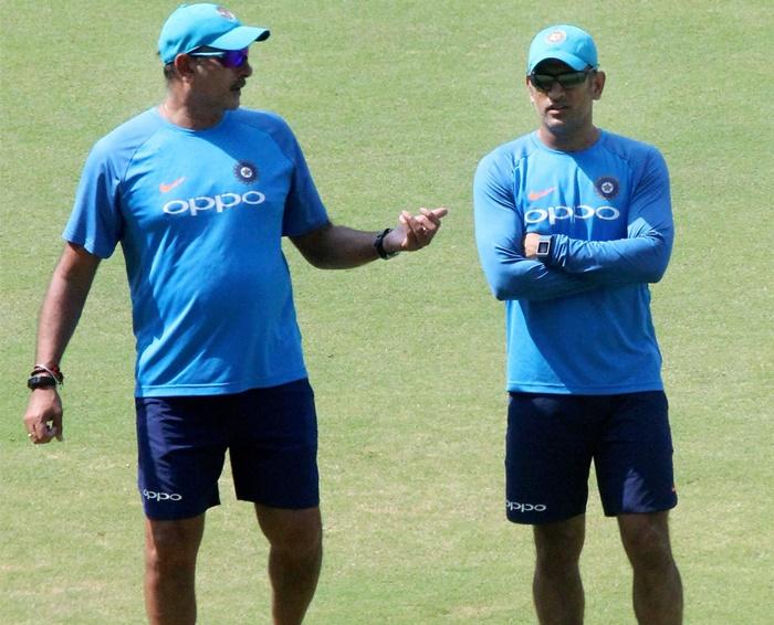 Don't mess around with Dhoni, warns Shastri