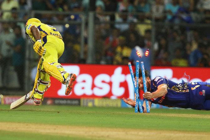 MI's Mitchell McCleneghan unsuccessfully attempts to run out CSK's Ambati Rayudu