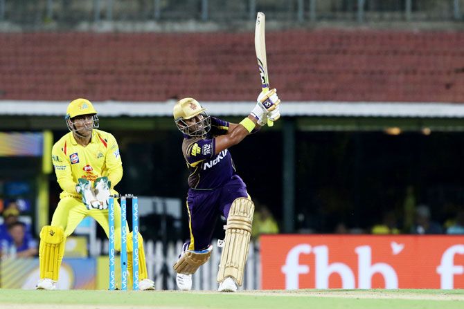 KKR's Robin Uthappa goes after the bowling