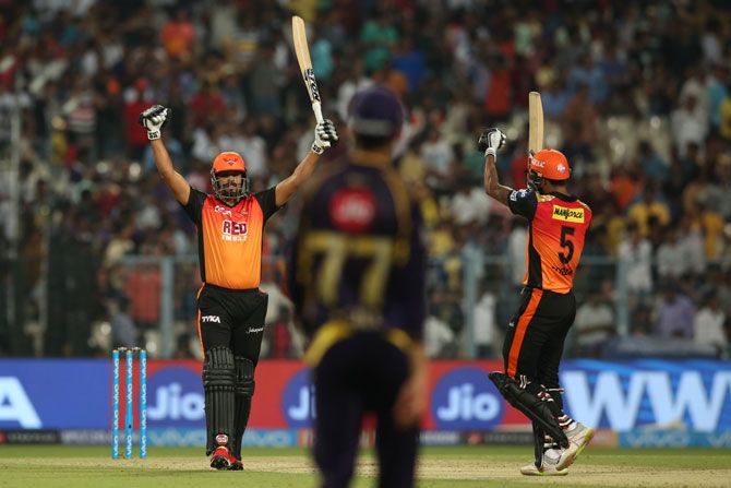 Sunrisers Hyderabad's Yusuf Pathan and Deepak Hooda celebrate on scoring the winning runs