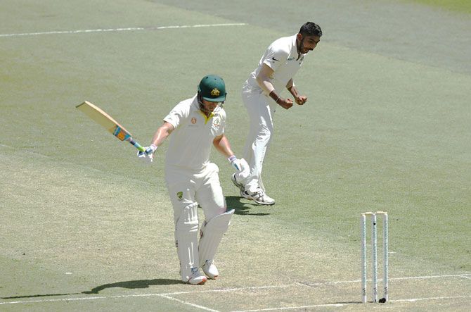 Jasprit Bumrah celebrates Aaron Finch's wicket