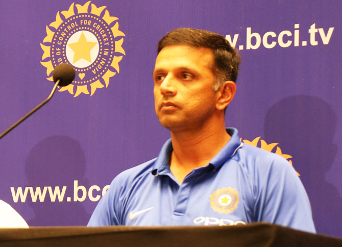 Dravid gets Conflict of Interest notice from BCCI