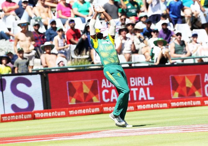 Andile Phehlukwayo takes a catch to dismiss Ajinkya Rahane