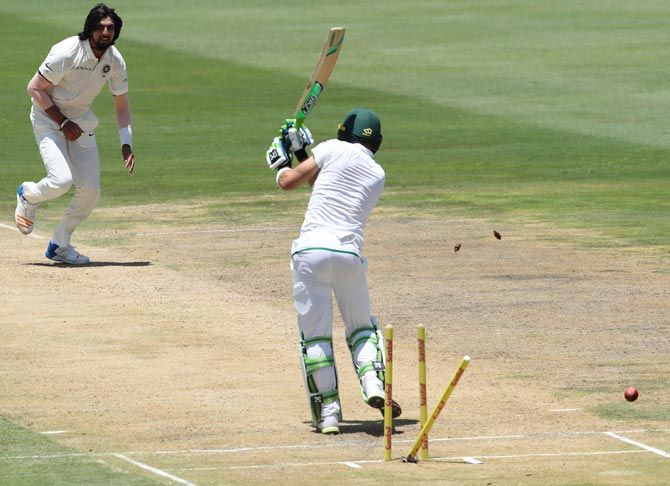 Faf du Plessis is bowled by Ishant Sharma