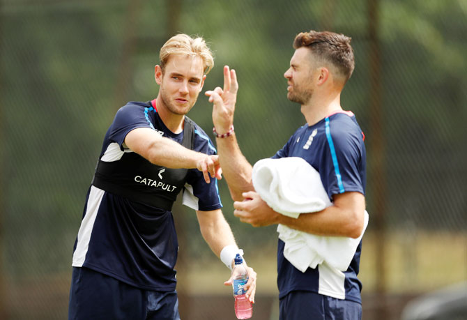 Stuart Broad and Alastair Cook talk bowling strategy at the nets