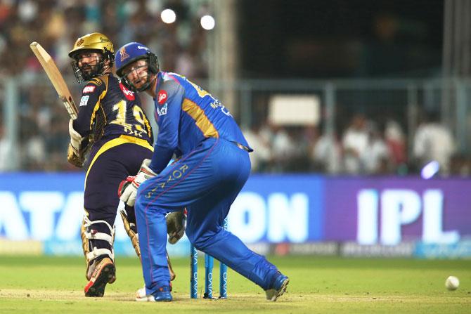 Dinesh Karthik bats en route his half--century