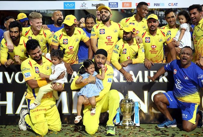 CSK’s Suresh Raina and Harbhajan Singh with their children at the presentation ceremony the IPL final 