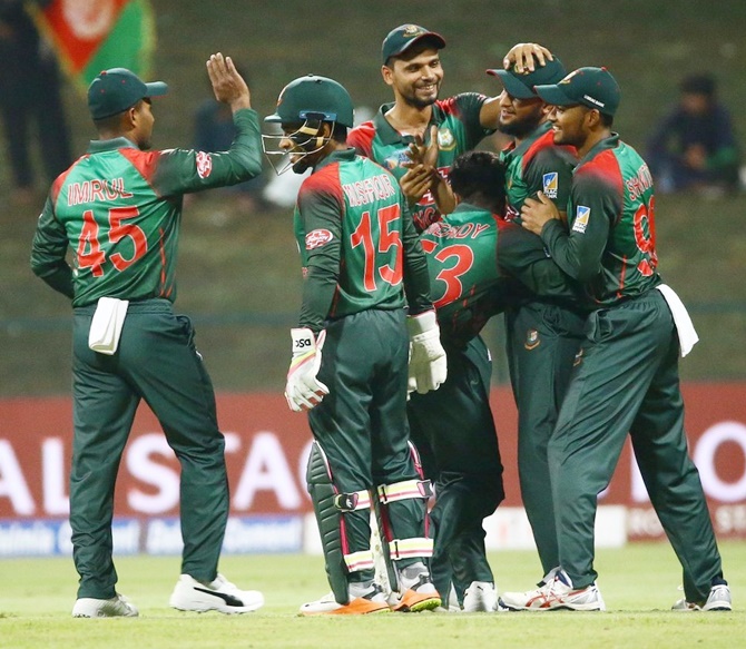 Bangladesh cricketers end strike, Ind tour to go on