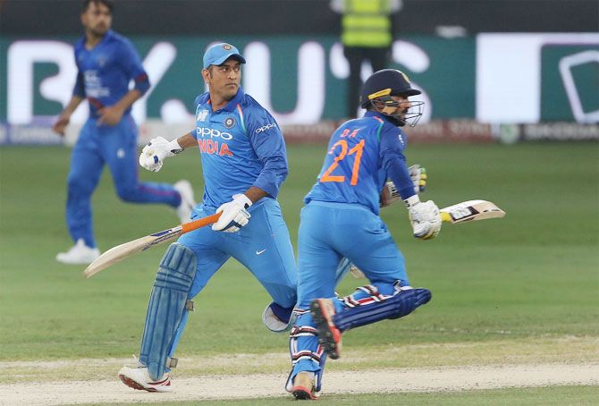 Mahendra Singh Dhoni and Dinesh Karthik were both out after questionable LBW decisions