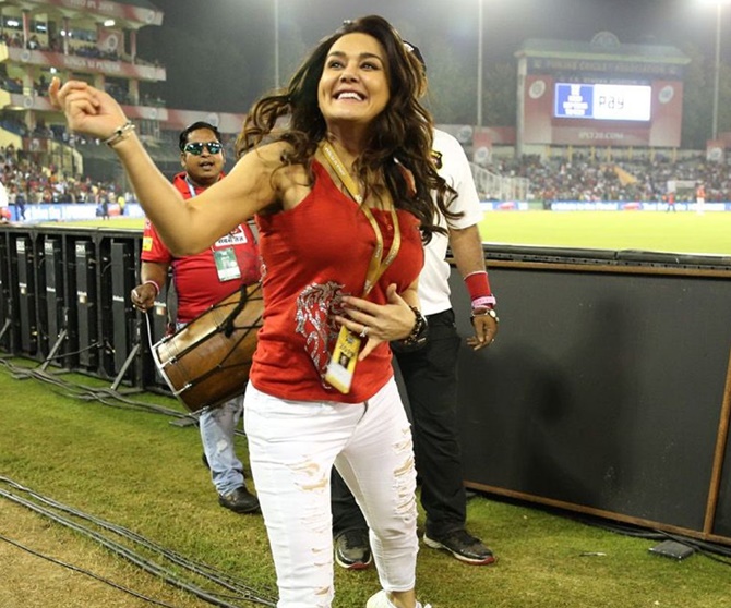 Guess who was Preity Zinta&#39;s special guest at IPL match - Rediff Cricket