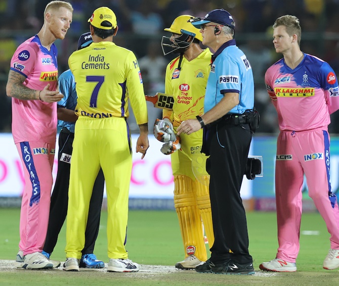 Dhoni has set wrong precedent with his 'bizarre' conduct