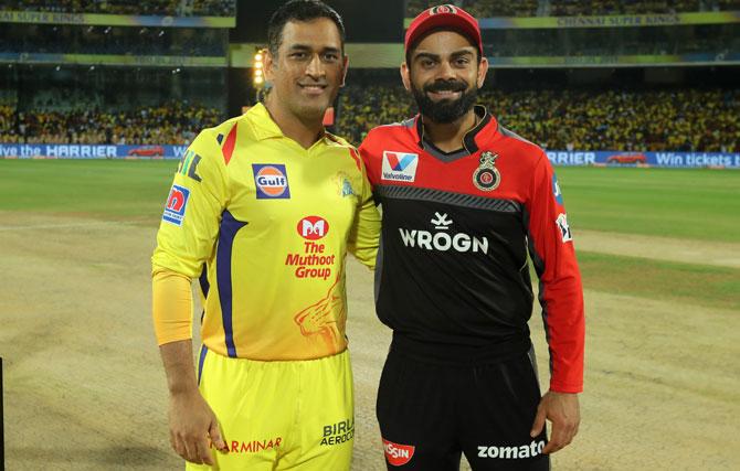 Chennai Super Kings captain Mahendra Singh Dhoni, left, with Royal Challengers Bangalore skipper Virat Kohli