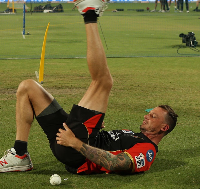 Steyn ruled out of IPL after brief stint - Rediff Cricket