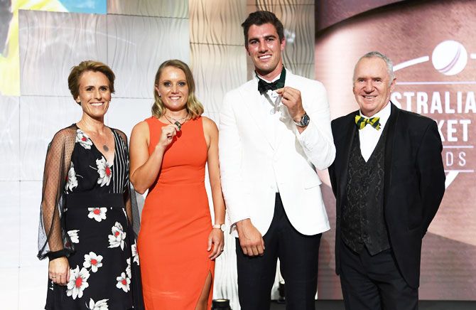 Alyssa Healy and Pat Cummins pose next to Belinda Clarkthe (left) and Allan Border after winning their medals