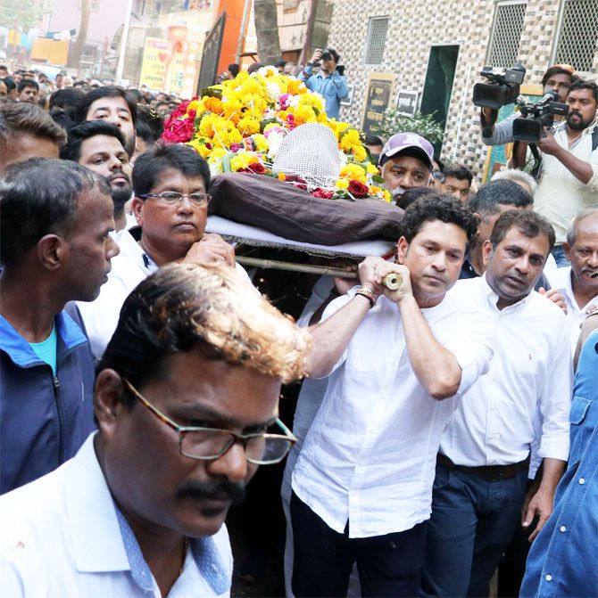 Sachin Tendulkar carries the body of coach Ramakant Achrekar to the crematorium in Mumbai on Thursday
