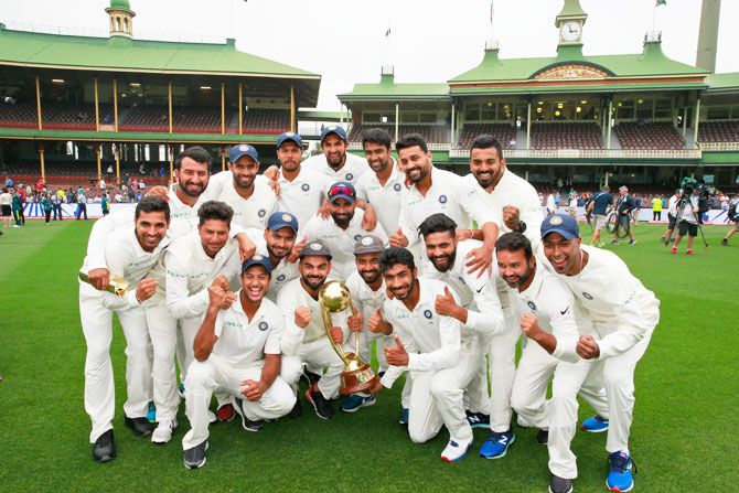 The Indian team celebrates on winning the Border-Gavaskar trophy 
