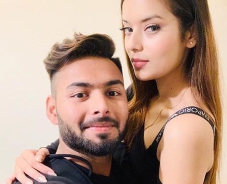 So now we know why urvashi was blocked by chad rishabh pant :  r/CricketShitpost