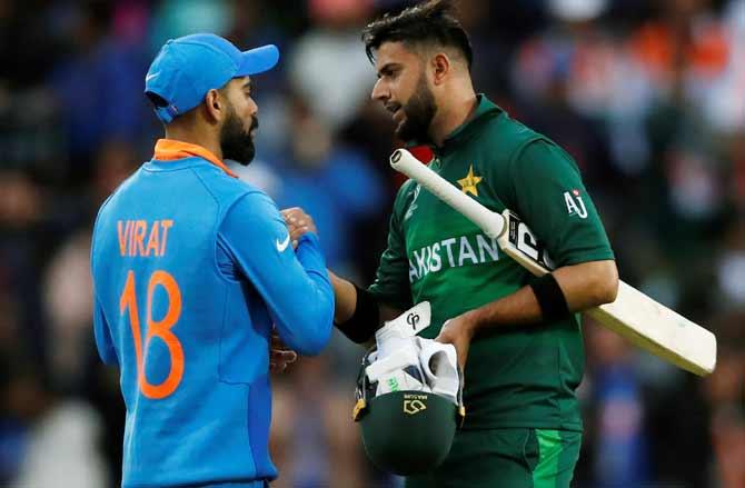 Pakistan's all-rounder Imad Wasim, right, and India captain Virat Kohli (Image used for representational purposes)