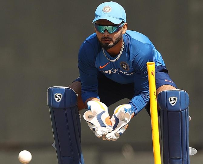 Should Pant replace Dhoni as keeper in ODIs & T20Is?