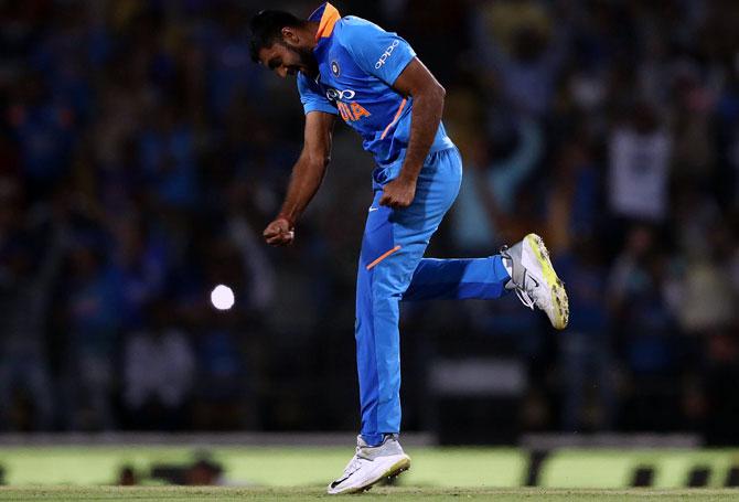 Not competing with Hardik, says Vijay Shankar