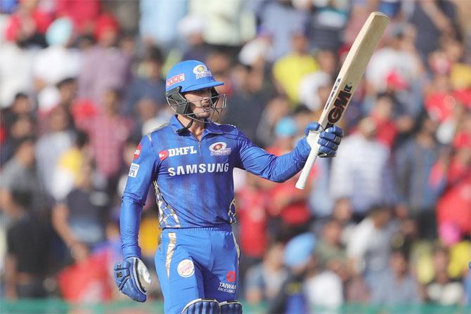 Quinton de Kock acknowledges the crowd on completing his half-century