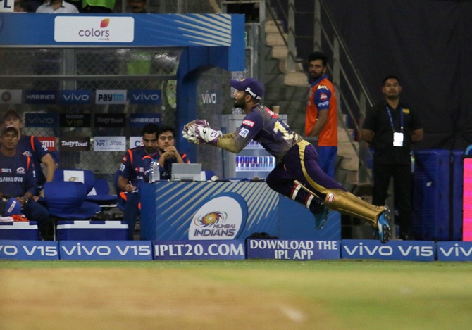 KKR captain Dinesh Karthik catches out Quinton de Kock