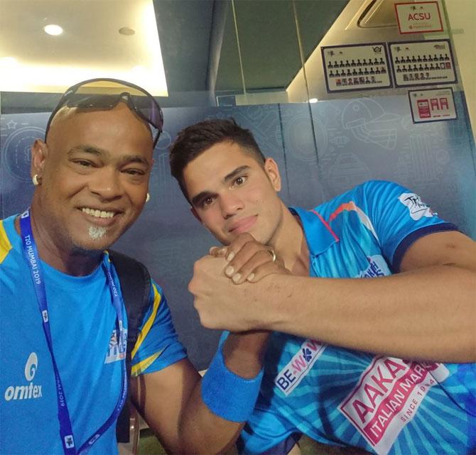 Vinod Kambli posted a picture with Arjun Tendulkar on Twitter