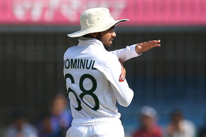 Bangladesh captain Mominul Haque asks for review for lbw against Virat Kohli.