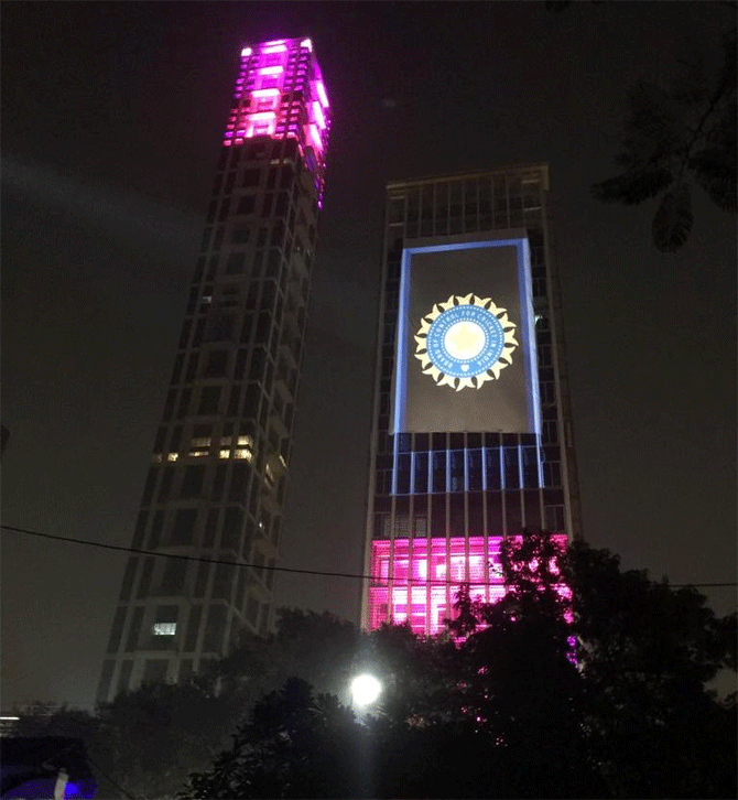 Kolkata turns Pink for the day-night Test