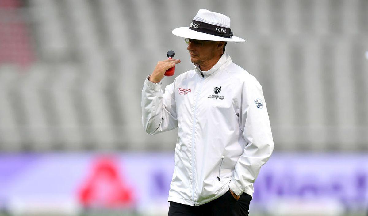 Umpire Richard Kettleborough