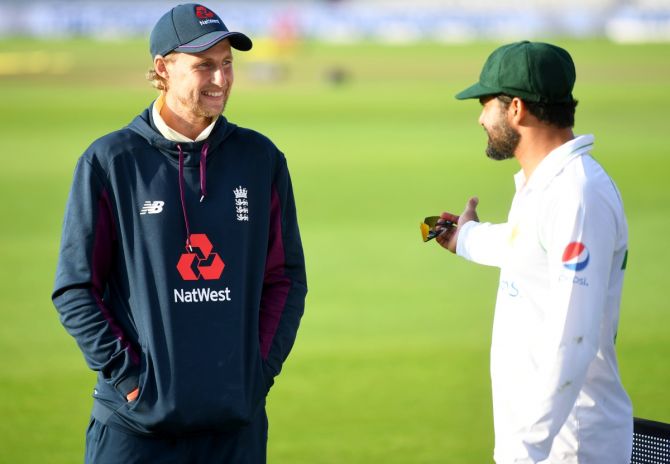 England captain Joe Root speaks to Pakistan captain Azhar Ali 