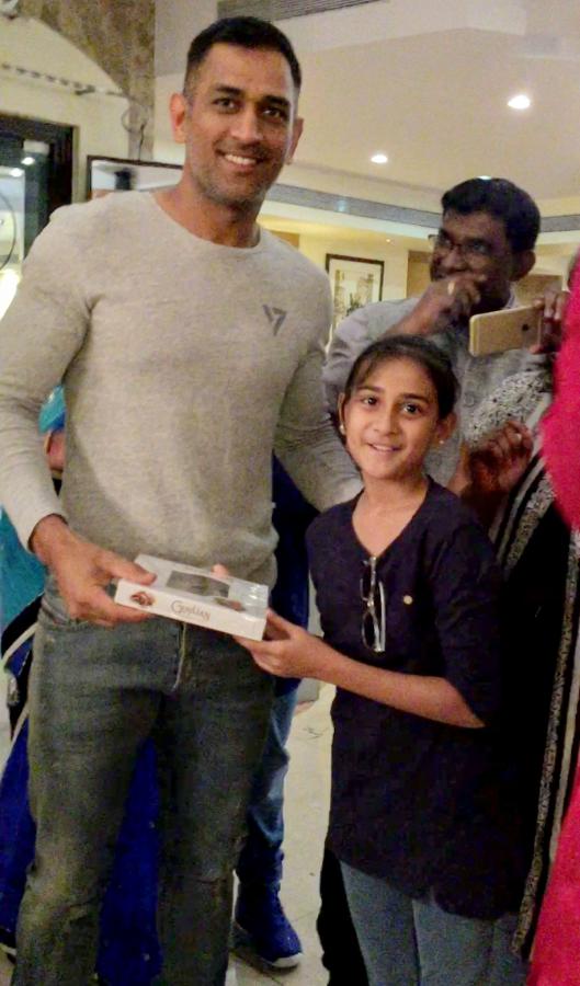 Prashanth Raghavendra with Mahendra Singh Dhoni 