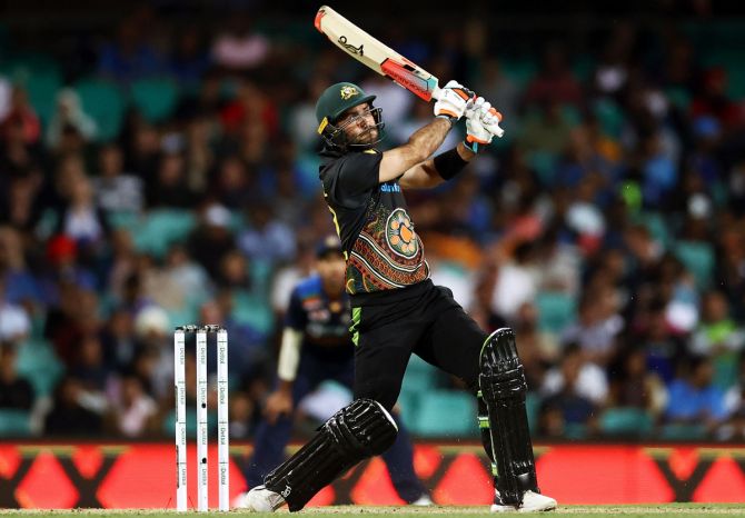 Glenn Maxwell smashed the bowling around in the last six overs as he scored a 35-ball 54. 