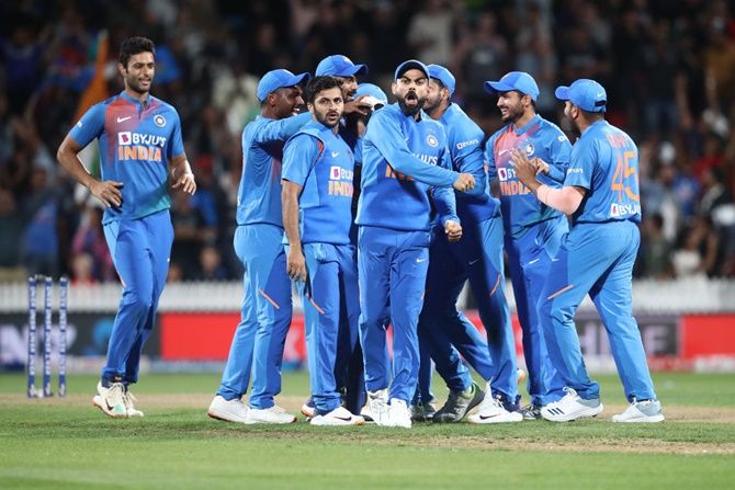 Virat Kohli and his India teammates celebrate after the dismissal of Ross Taylor in the third T20I against New Zealand, at Seddon Park, Hamilton.