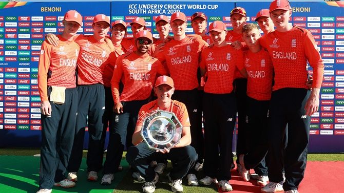 England’s players pose with the ICC Under-19 World Cup Plate trophy after defeating Sri Lanka 