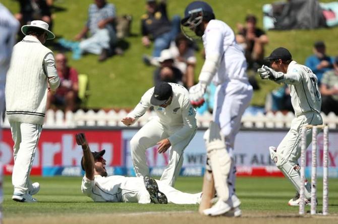 Daryl Mitchell celebrates with teammates after taking a catch to dismiss Jasprit Bumrah