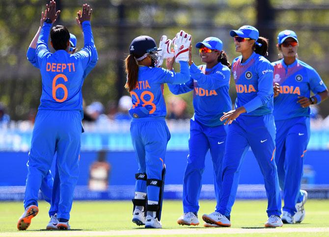 Deepti Sharma is congratulated by teammates after dismissing Umasha Thimeshani.