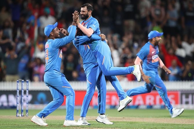 Mohammed Shami is congratulated by teammates after dismissing Ross Taylor during the third T20I against New Zealand