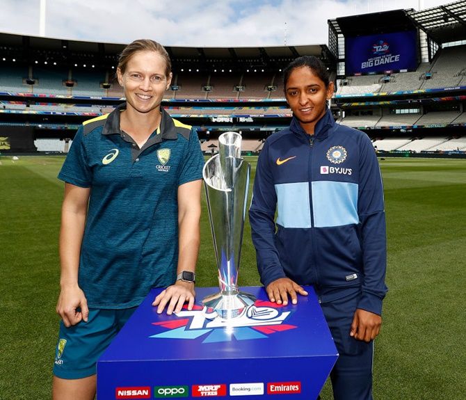 Australia's Meg Lanning and India's Harmanpreet Kaur pose with ICC T20 World Cup trophy at the Melbourne Cricket Ground on Saturday.