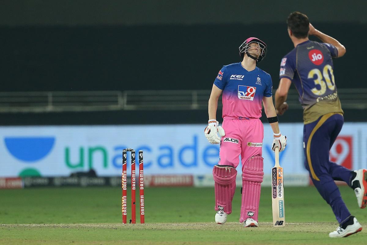  Steve Smith is bowled by Pat Cummins