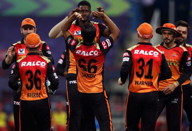 Sunrisers Hyderabad's players celebrate after Jason Holder dismisses RCB captain Virat Kohli