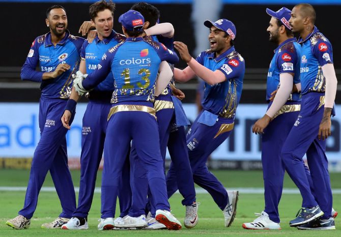 Trent Boult is congratulated by his Mumba Indians teammates after dismissing Delhi capitals opener Marcus Stoinis