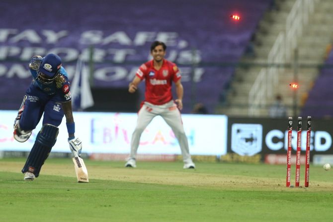 Suryakumar Yadav fails to make his ground, run-out to an accurate hit by Mohammed Shami. 