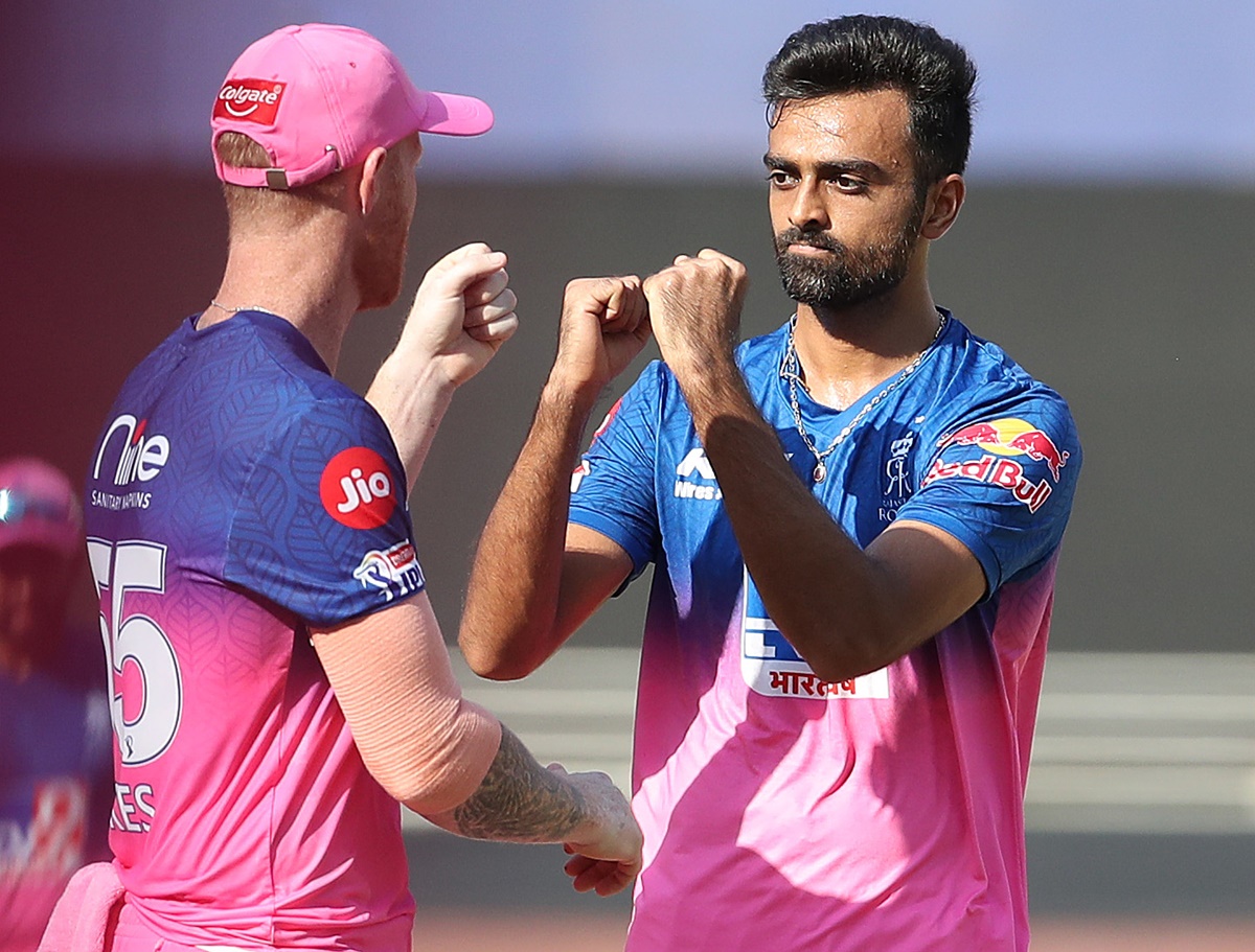 Jaydev Unadkat celebrates after dismissing Manish Pandey.