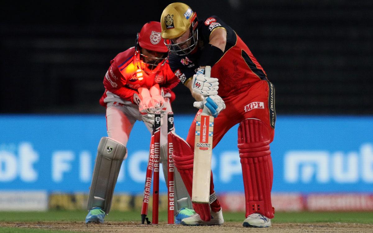 Aaron Finch is bowled by Murugan Ashwin