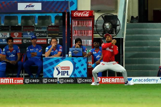 Mayank Agarwal catches Rishabh Pant off the bowling of Glenn Maxwell