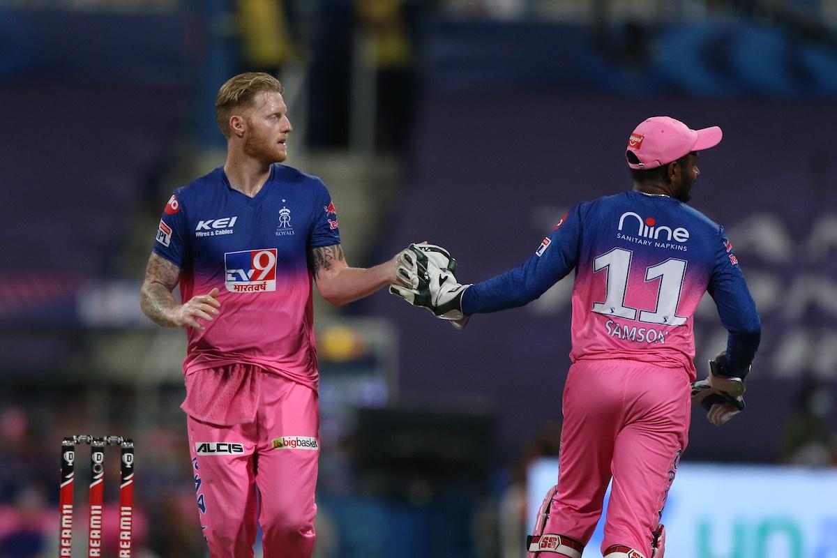 Ben stokes celebrates with wicketkeeper Sanju Samson after dismissing Nocholas Pooran