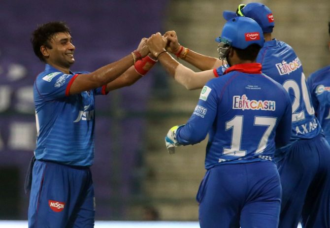 Amit Mishra, left, celebrates with teammates after taking the wicket of Manish Pandey.