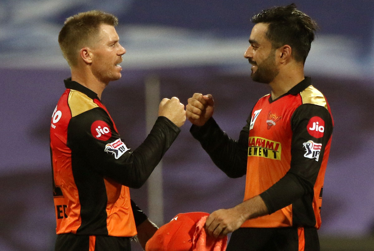  SunRisers Hyderabad captain David Warner celebrates victory with 'Man of the match' Rashid Khan