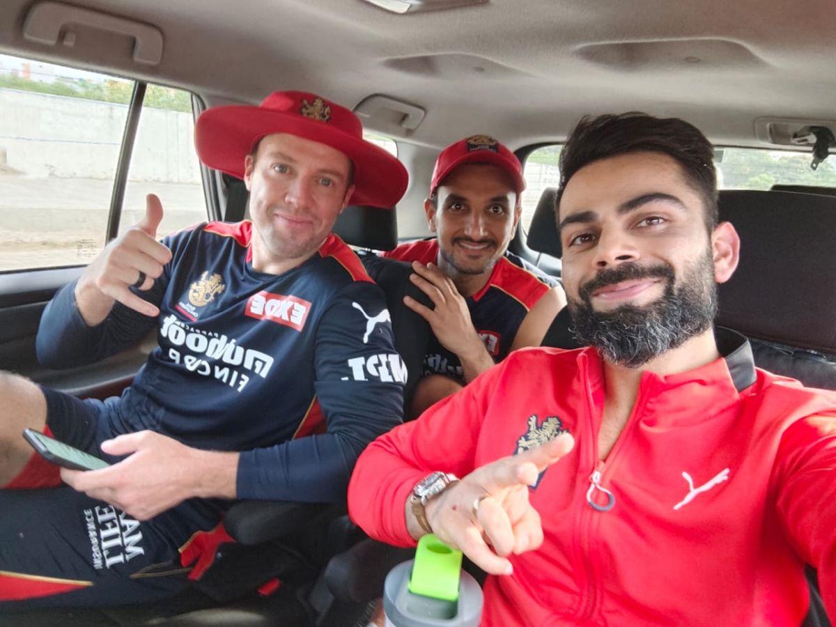 Virat Kohli with AB de Villiers and Harshal Patel